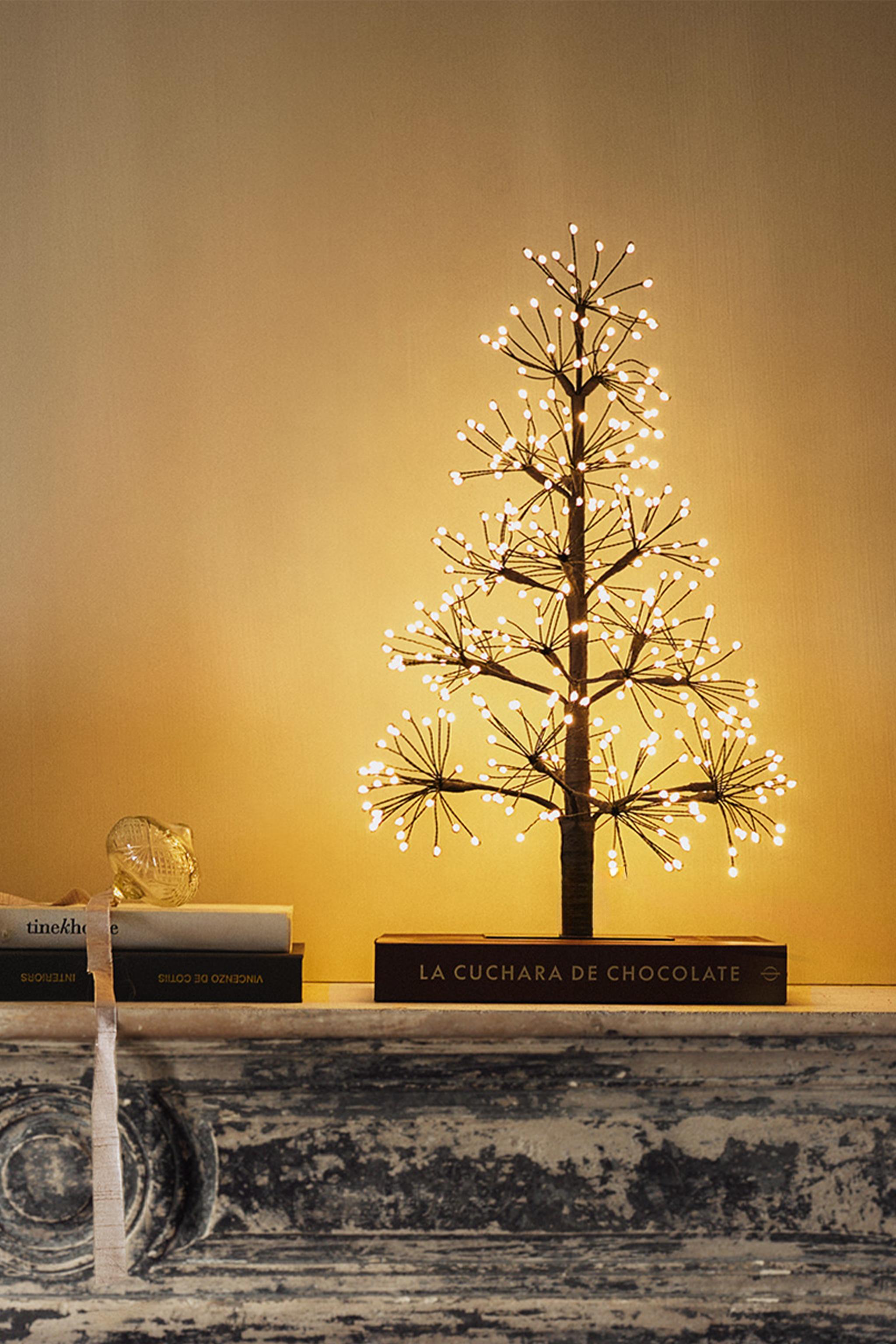 LED LIGHT CHRISTMAS TREE (19.7")